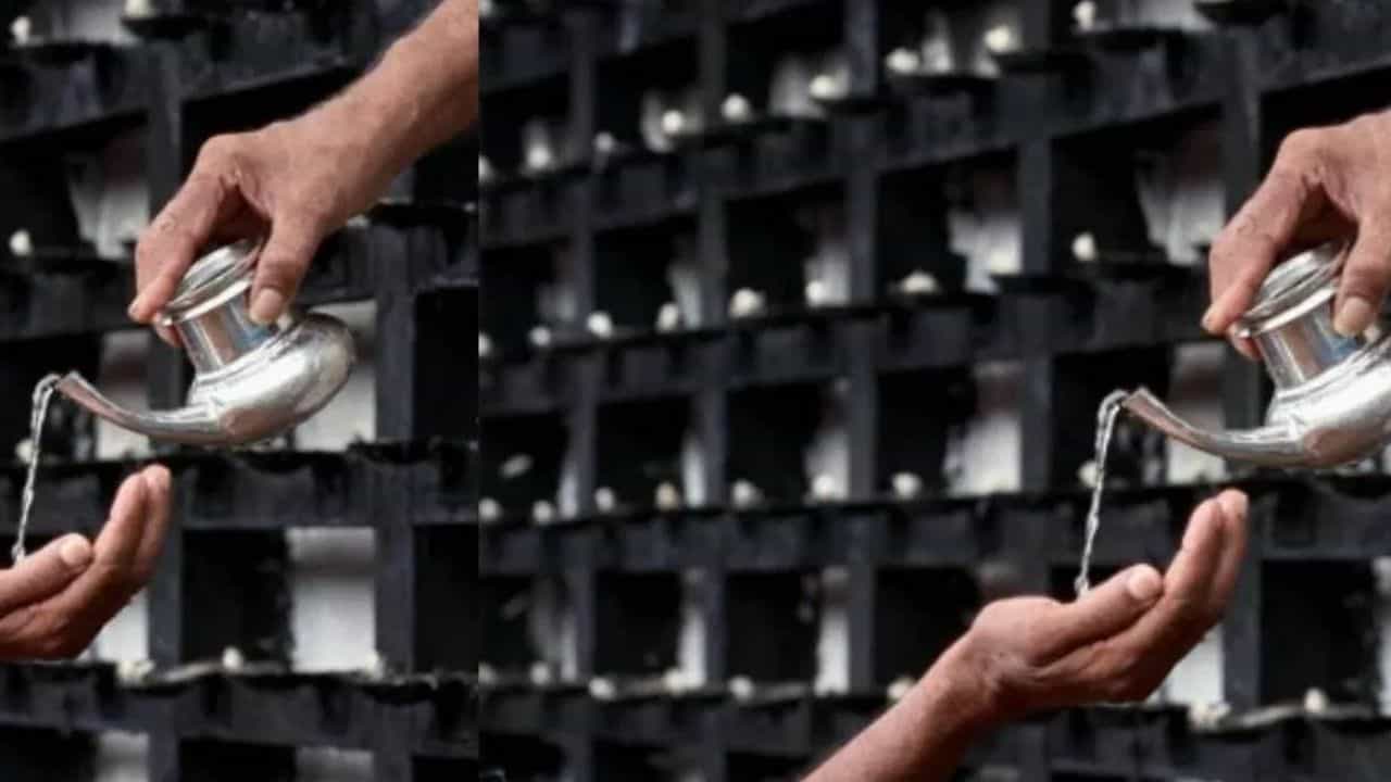 கடவுள் தீர்த்தத்தை தலையில் தேய்க்கலாமா? ஆன்மிகம் சொல்வது என்ன?