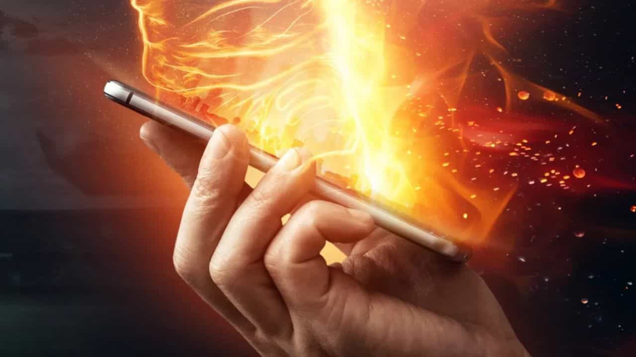 சம்மரில் போன் அதிகம் வெப்பமடையும் பிரச்னையா? தவிர்க்க இதை பண்ணுங்க!