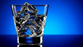 ஐஸ் வாட்டர் குடிப்பது உண்மையில் உடல் வெப்பத்தைக் குறைக்குமா?...