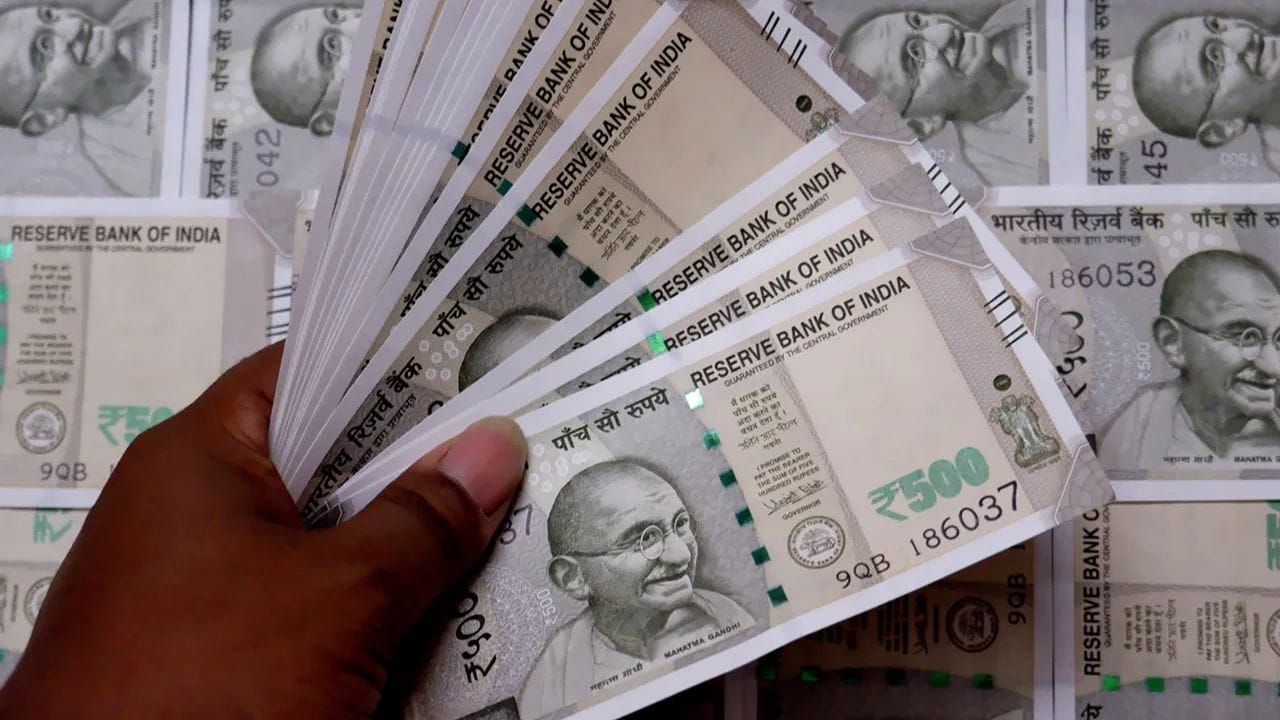 இதற்காக இந்த கோடுகள் பார்ப்பதற்கு லேசானதாக இருந்தாலும், அவற்றை தொட்டு பார்க்கும்போது எளிதாக உணர முடியும். அந்த கோடுகளை சாதாரண அச்சாக இல்லாமல், காகிதத்தில் சற்று மேடாக தெரியும். இது இன்டாலிகோ அச்சு முறையை பயன்படுத்தி அச்சிடப்படுகிறது.  