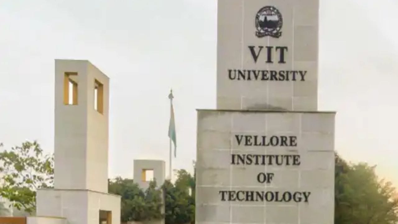 இந்த தொகுதியில் வெல்லூர் இன்ஸ்டிட்யூட் ஆஃப் டெக்னாலஜி போன்ற முக்கிய கல்வி நிறுவனம் அமைந்துள்ளது. ஐடி சார்ந்த வளர்ச்சியும் அதிகமாக உள்ளது. அதேசமயம், சிறு தொழில்கள், வணிகம் மற்றும் சேவைத் துறைகளின் வளர்ச்சியும் படிப்படியாக அதிகரித்து வருகிறது.