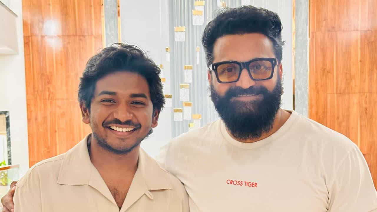 Rishabh Shetty: யூத் பட வெற்றி... கென் கருணாஸை நேரில் அழைத்து பாராட்டிய ரிஷப் ஷெட்டி..!