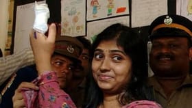 விரலில் காயம்.. ஓட்டுக்காக போராட்டம்.. கேரளத்தில் புரட்சி செய்த இளம் பெண்.. நடந்தது என்ன?...