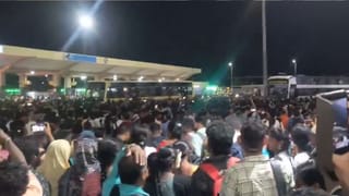 விடிய விடிய பேருந்துக்காகக் காத்திருந்த பயணிகள்.. கிளாம்பாக்கத்தில் நள்ளிரவில் வெடித்த போராட்டம்..