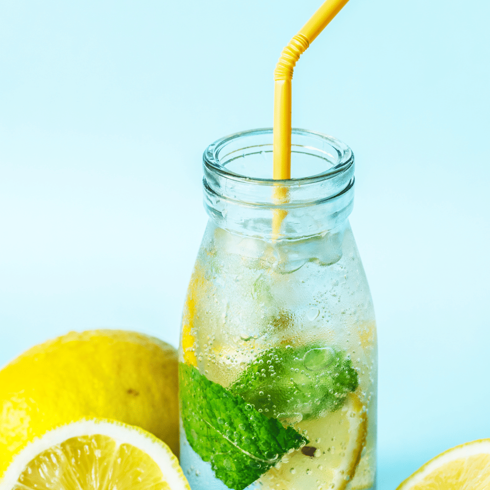 எலுமிச்சை நீர் உடல் நலத்திற்கு நன்மை பயக்கும். ஆனால் அதை குறைந்த அளவிலும் சரியான நேரத்திலும் அருந்தும்போது மட்டுமே. அதன் நன்மைகளைப் பெற விரும்பினால், அளவோடு அருந்துங்கள். உங்கள் உடலை கவனித்துக் கொள்ளும்போது, ​​நீங்கள் அறியாமலேயே உங்கள் உடல் நலத்திற்கு தீங்கு விளைவிக்கும் நிலைக்கு ஒருபோதும் உங்களை அனுமதிக்காதீர்கள்.