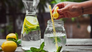 Health Tips: வெயில் காலத்தில் அதிகளவில் லெமன் கலந்த வாட்டரா? இந்த பிரச்சனைகள் வரலாம்!