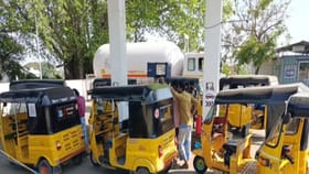சென்னையில் LPG எரிவாயு தட்டுப்பாடு.. தவிக்கும் ஆட்டோ ஓட்டுநர்கள்.. வாழ்வாதாரம் பாதிப்பதாக வேதனை!!...