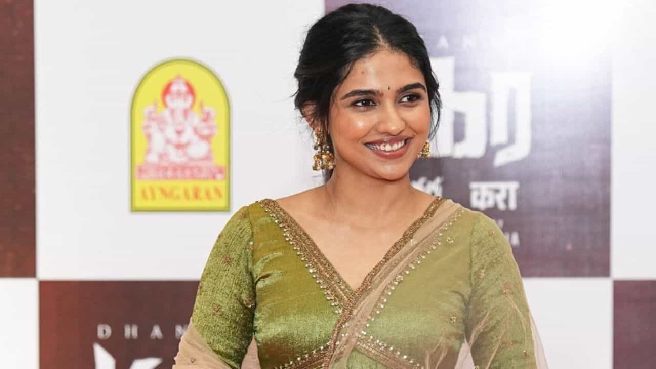 தனுஷ் நடிப்பை ஆ...னு பார்த்து இருக்கேன் - நடிகை மமிதா பைஜூ