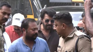 கேரள சட்டமன்ற தேர்தல்.. மனைவியுடன் வாக்களிக்க வந்த மம்முட்டி!