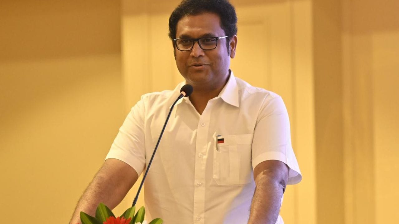 மன்னார்குடி சட்டமன்றத் தொகுதியின் 2021 தேர்தல் முடிவுகளை எடுத்துக்கொண்டால், திமுக வேட்பாளர் டி.ஆர்.பி. ராஜா சுமார் 87,072 வாக்குகள் பெற்று வெற்றி பெற்றார். இரண்டாவது இடத்தில் அதிமுக வேட்பாளர் சிவராஜ் மாணிக்கம் 49,779 வாக்குகள் பெற்றார். மூன்றாவது இடத்தில் அம்மா மக்கள் முன்னேற்ற கழகம் மற்றும் நான்காவது இடத்தில் நாம் தமிழர் கட்சி இருந்தது குறிப்பிடத்தக்கது.