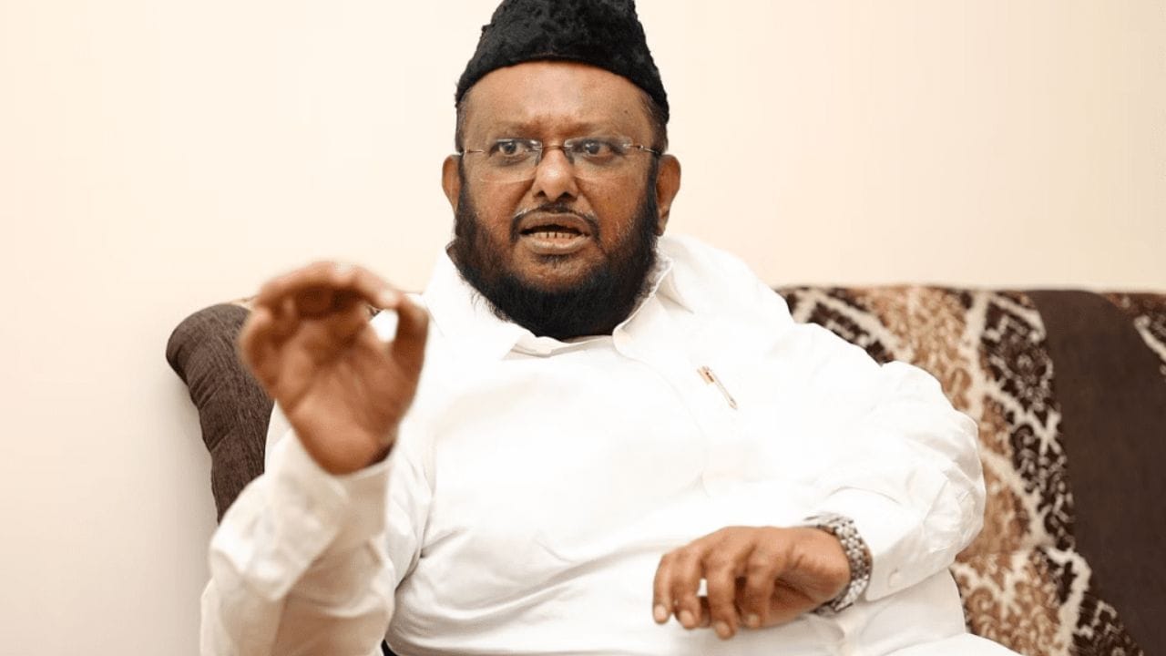 தமிழகத்தில் மனித நேய மக்கள் கட்சியின் தலைவராக இருந்து வருபவர் எம். ஹெச். ஜவாஹிருல்லா. இவர், கடந்த 1952- ஆம் ஆண்டு ஜூலை 22- ஆம் தேதி ஹிதயத்துல்லா என்பவருக்கு மகனாக பிறந்தார். கல்லூரி படிப்பை முடித்து விட்டு கல்லூரியில் விரிவுரையாளராக பணி புரிந்து வந்தார். பின்னர், விரிவுரையாளர் பணியில் இருந்து விருப்ப ஓய்வு பெற்ற ஜவாஹிருல்லா சமூக நீதி, சிறுபான்மையினர் உரிமை மற்றும் மத நல்லிணக்கத்துக்காக பாடுபட்டு வந்த இவர் பாபநாசம் தொகுதி சட்டமன்ற உறுப்பினராக இருந்து வருகிறார்.