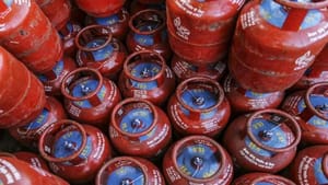 5 கிலோ மினி சிலிண்டர்களின் விலை உயர்வு – எவ்வளவு தெரியுமா? 5 கிலோ மினி சிலிண்டர்களின் விலை உயர்வு – எவ்வளவு தெரியுமா?