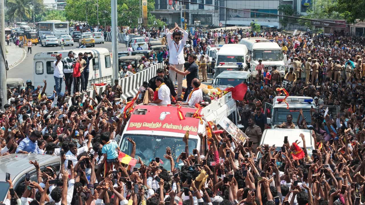 குட்டீஸ்.. அடம்பிடிச்சு உங்கள் விஜய் மாமாவுக்காக ஓட்டு போட சொல்லுங்க - கியூட்டாக பேசிய விஜய்..