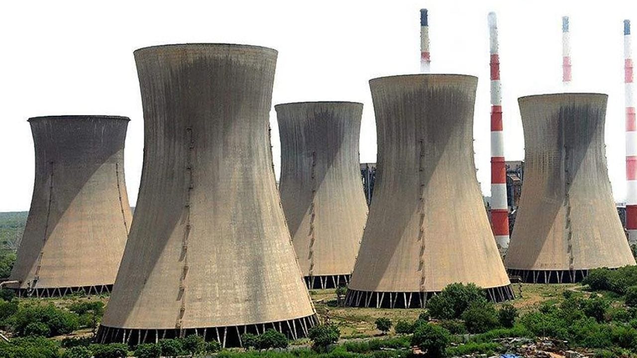 நெய்வேலி சட்டமன்ற தொகுதி திமுகவின் ஆதிக்கம் அதிகமாக உள்ள தொகுதியாக பார்க்கப்படுகிறது. இருப்பினும், திமுக மற்றும் அதிமுக இடையே இந்த தொகுதியில் போட்டி கடுமையாக உள்ளது. இந்த தொகுதியில் தொழிற்சாலைகள் அதிகம் உள்ளதால், வேலைவாய்ப்பு, மின்சாரம், தொழிலாளர் பிரச்சினைகள் முக்கிய பிரச்சினைகளாக முன்வைக்கப்படுகின்றன. தொழிலாளர்களுக்கு போதிய பாதுகாப்பு வசதிகள் இல்லை என மக்கள் தரப்பில் கூறப்படுகிறது. அதே சமயம், வேலைவாய்ப்புகள் அதிகரிக்க வேண்டும் என்ற கோரிக்கைகளும் முன்வைக்கப்படுகின்றன.