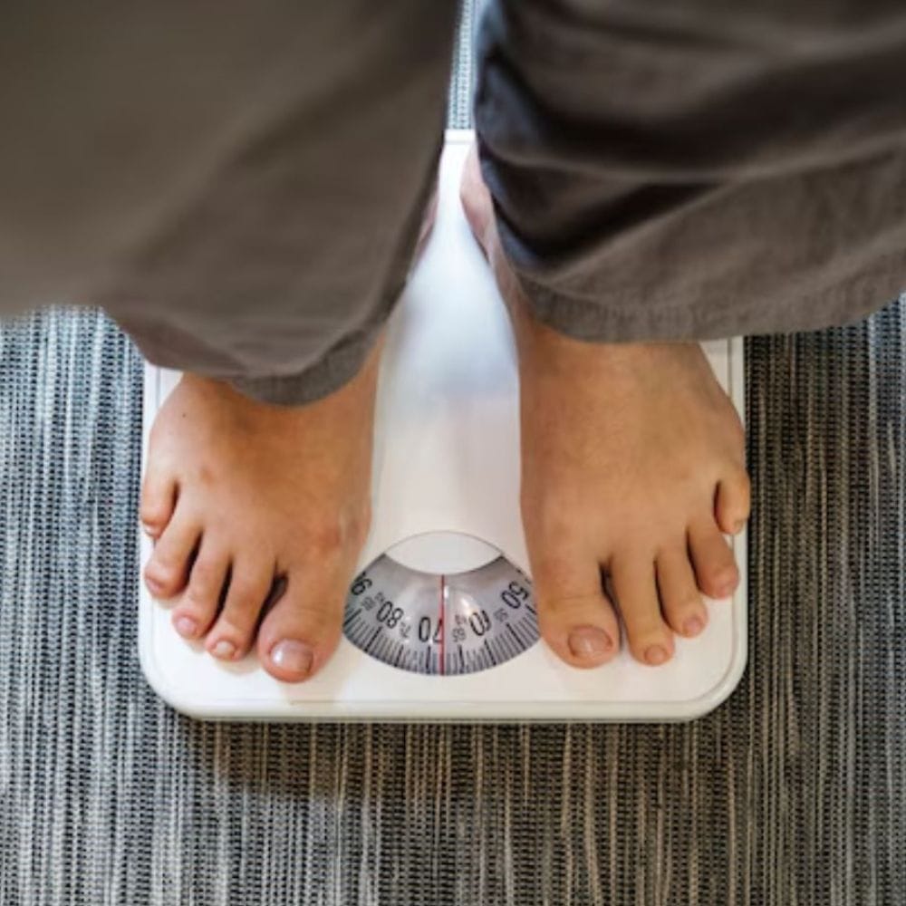 லிப்பிட் புரொஃபைல் பரிசோதனை எல்.டி.எல் (கெட்ட கொலஸ்ட்ரால்), எச்.டி.எல் (நல்ல கொலஸ்ட்ரால்) மற்றும் டிரைகிளிசரைடுகளின் அளவுகளை அளவிடுகிறது. உடல் பருமன் கெட்ட கொலஸ்ட்ரால் மற்றும் டிரைகிளிசரைடுகளை அதிகரிப்பதால், இதய நோய் மற்றும் பக்கவாதம் ஏற்படும் அபாயம் அதிகரிக்கிறது.