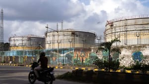 ரஷிய எண்ணெய் விவகாரத்தில் அமெரிக்காவின் திடீர் ‘யூ-டர்ன்’.. இந்தியாவிற்குப் பலன் கிடைக்குமா?