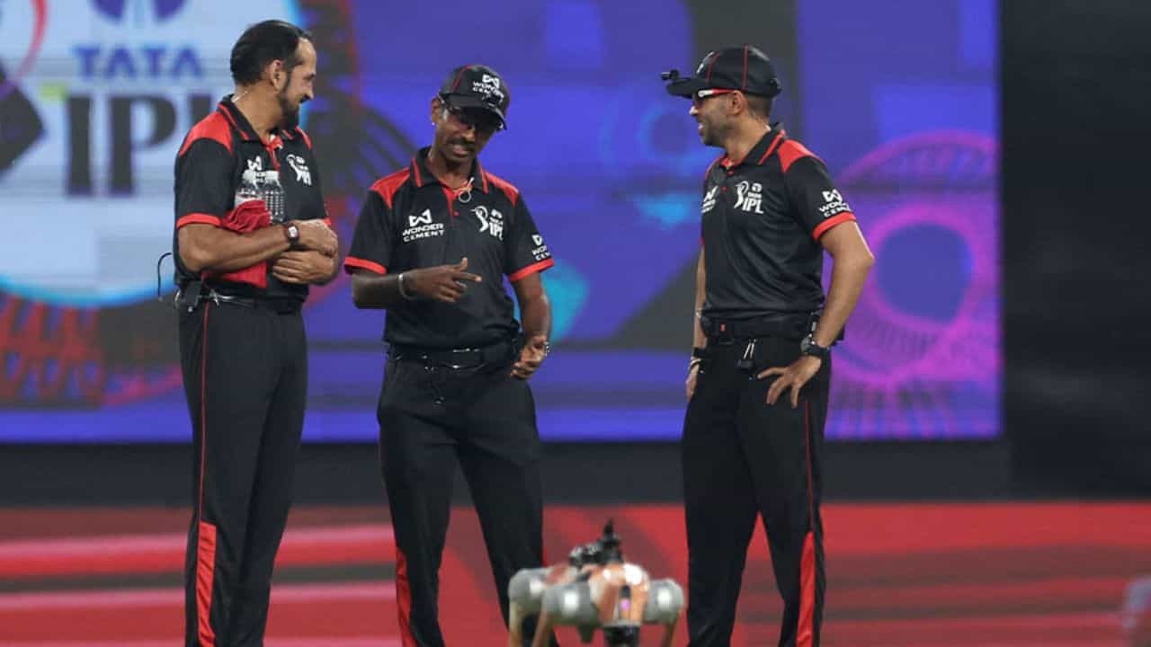 IPL 2026: ஸ்லோ ஓவர் ரேட் சர்ச்சை.. அம்பயருக்கு அபராதம் விதிக்க பரிந்துரைத்த எம்சிசி!