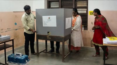 வாக்குச்சாவடிக்குள் போட்டோ, வீடியோ எடுக்ககூடாது.. மீறினால் சிறை