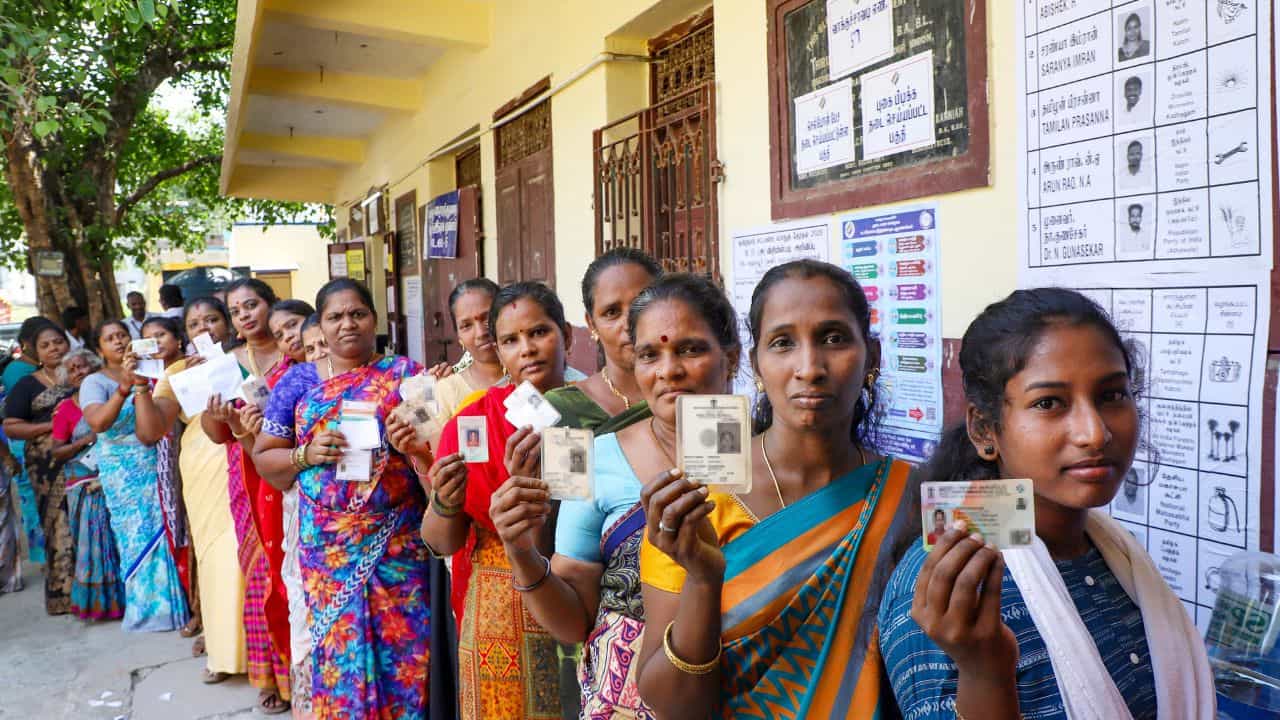 Tamil Nadu Polling: விறுவிறுப்பாக நடைபெறும் வாக்குப்பதிவு.. ஒரு மணி நிலவரப்படி எந்த மாவட்டத்தில் அதிகபட்ச வாக்குப்பதிவு?