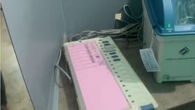 மேற்குவங்க தேர்தல்.. வாக்கு இயந்திரங்களில் முறைகேடு? பாஜக – திரிணாமுல் காங்கிரஸ் இடையே கடும் மோதல்...