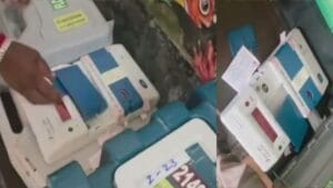 வாக்குப்பதிவு இயந்திரத்தில் ஏற்பட்ட கோளாறு..