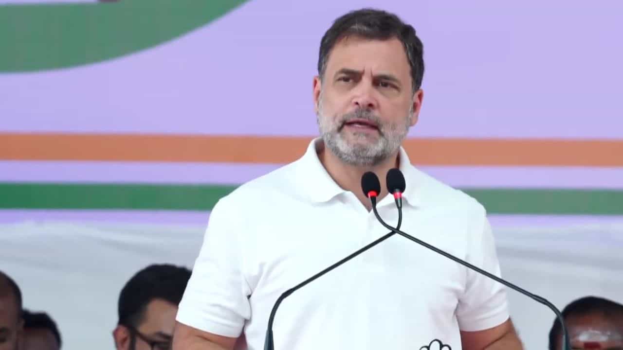 புதுச்சேரியில் பெண்களுக்கு இலவச பேருந்து, வேலையில்லா இளைஞர்களுக்கு ரூ.2000 - ராகுல் காந்தி அறிவிப்பு புதுச்சேரியில் பெண்களுக்கு இலவச பேருந்து, வேலையில்லா இளைஞர்களுக்கு ரூ.2000 - ராகுல் காந்தி அறிவிப்பு