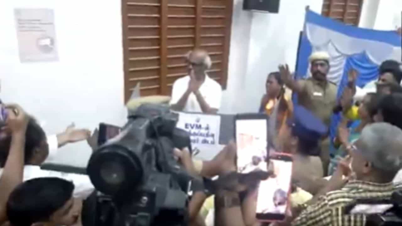 வாக்குப்பதிவு செய்த ரஜினிகாந்த்.. வாக்களிப்பதற்கு முன்னதாக சொன்ன முக்கிய அட்வைஸ்!