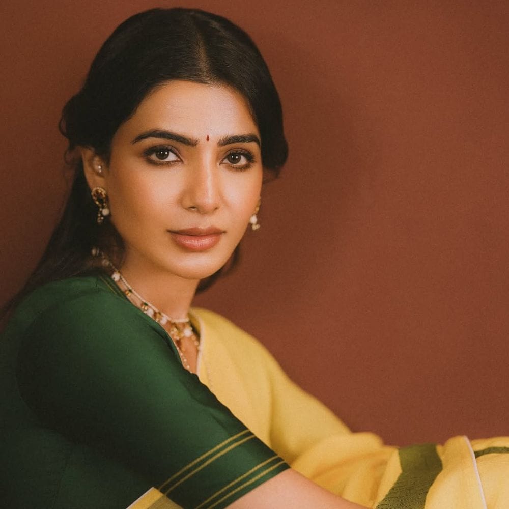 நடிகை கீர்த்தி சுரேஷ் மற்றும் சமந்தா இருவருமே நெருங்கிய நண்பர்கள் என்பது தெரிந்ததே. இந்தியில் பேபி ஜான் என வெளியான, தெறி பட ரீமேக்கில் ஆரம்பத்தில் வருண் தவனுக்கு ஜோடியாக நடிக்க சமந்தா கேட்கப்பட்ட நிலையில், அவரின் பரிந்துரையின்படி கீர்த்தி சுரேஷ் கதாநாயகியாக அறிமுகமானார். இவர்கள் இருவருமே இந்த படத்திற்கு முன்னே நெருங்கிய தோழிகள்.