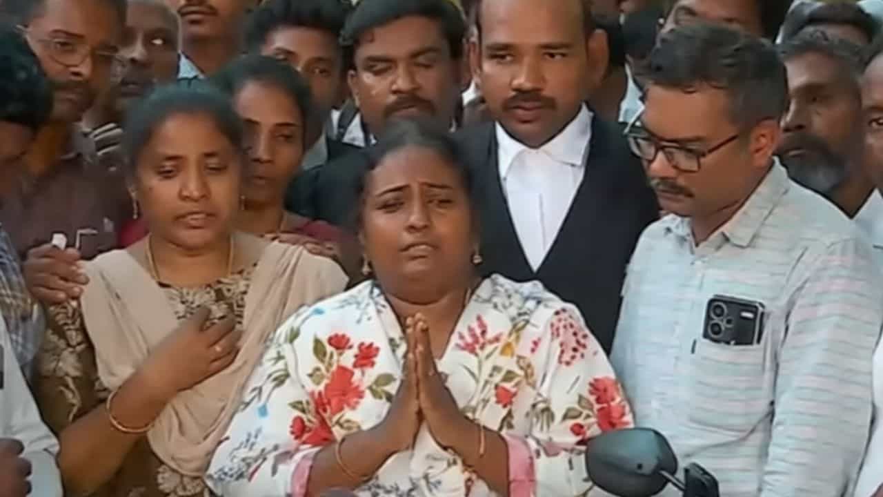 சாத்தான்குளம் வழக்கு தீர்ப்பு... இனிமேல் வேறு எந்த குடும்பத்துக்கும்... ஜெயராஜ் மகள் கண்ணீர் மல்க பரபரப்பு பேட்டி! சாத்தான்குளம் வழக்கு தீர்ப்பு... இனிமேல் வேறு எந்த குடும்பத்துக்கும்... ஜெயராஜ் மகள் கண்ணீர் மல்க பரபரப்பு பேட்டி!