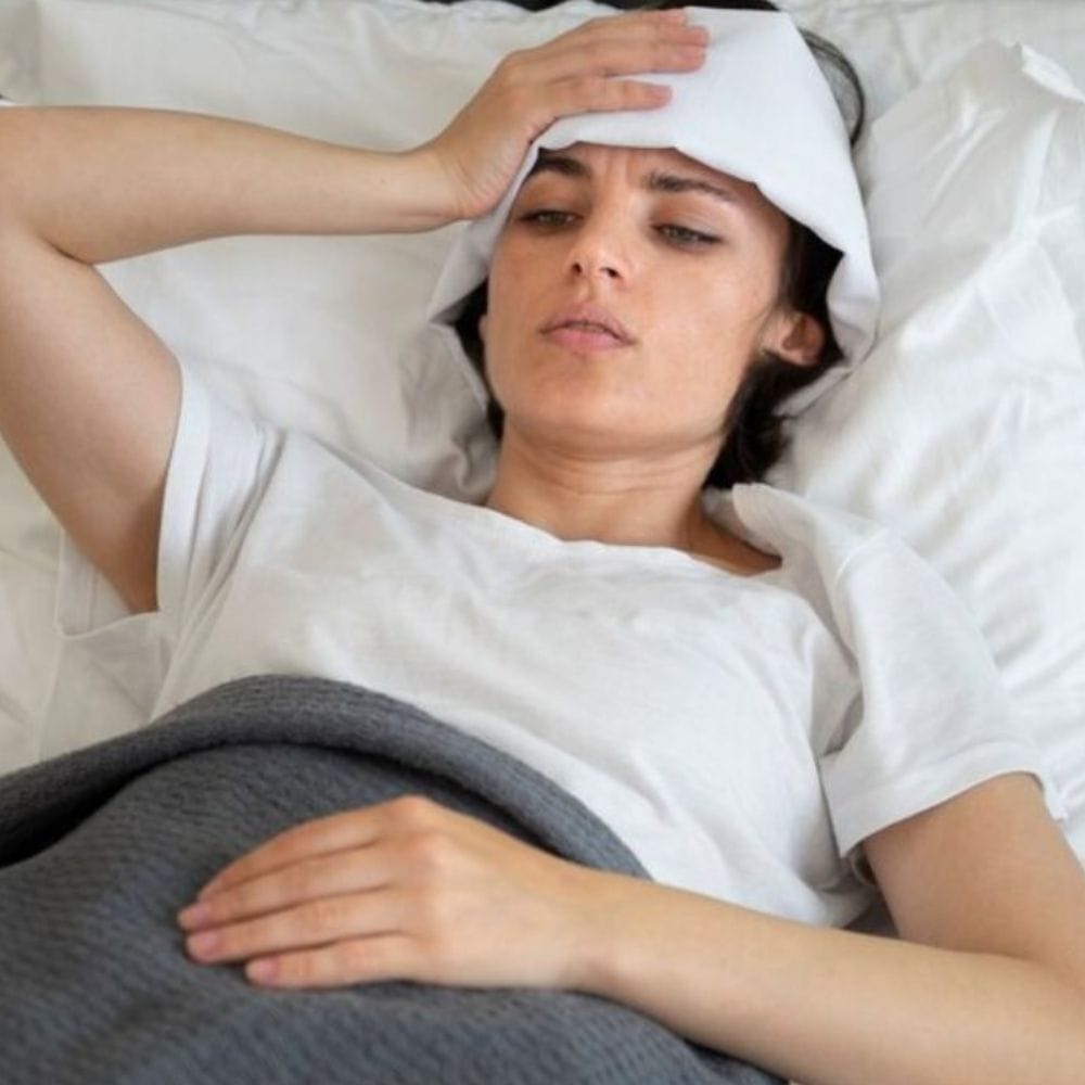 கோடைக்காலத்தில் சில வகை படுக்கை விரிப்புகளைத் தேர்ந்தெடுக்கக் கூடாது. பட்டு கலந்த படுக்கை விரிப்புகள் வெப்பத்தை அதிகரிக்கும். எனவே, பருத்தி மற்றும் வெளிர் நிற படுக்கை விரிப்புகளைப் பயன்படுத்துவது நல்லது. இவை வெப்பத்தைக் குறைக்கும்.