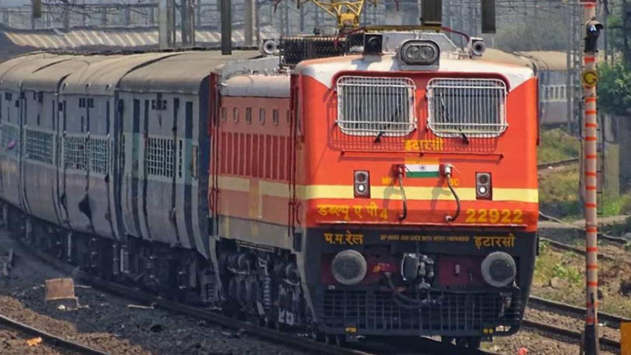 கோடை விடுமுறை ஸ்பெஷல்.. சென்னையில் இருந்து சொந்த ஊர் செல்ல சிறப்பு ரயில்கள் அறிவிப்பு!!