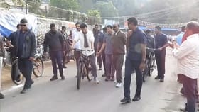 கொடைக்கானலில் ஜாலியாக சைக்கிள் ஓட்டிச்சென்ற முதல்வர் ஸ்டாலின்.. ஆர்வத்துடன் கண்டு ரசித்த பொது மக்கள்.....