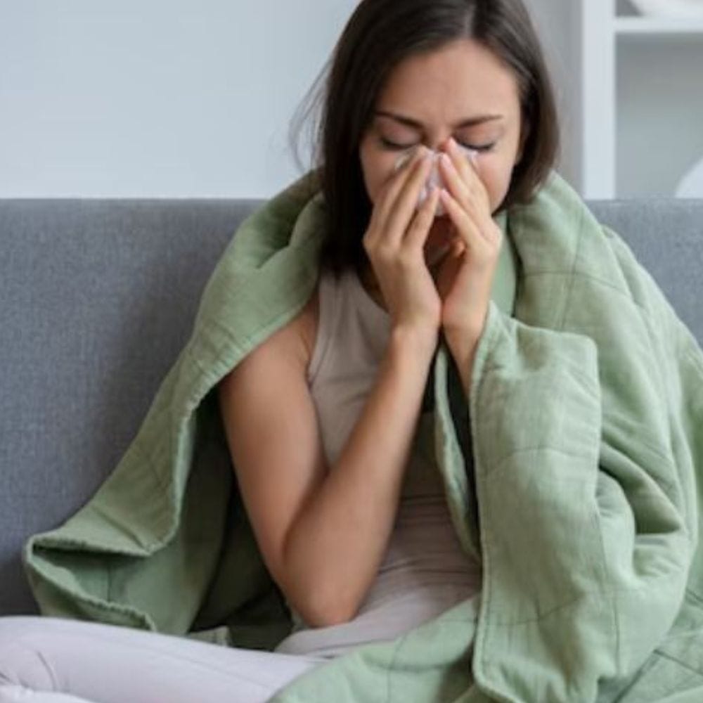 வெயிலில் இருந்து வந்தவுடன் ஐஸ்கிரீம், குளிர்ச்சியான பழங்கள் அல்லது குளிரூட்டப்பட்ட நீரை உட்கொள்வதைத் தவிர்க்கவும். இது தொண்டை வலி அல்லது இருமலை ஏற்படுத்தக்கூடும்.