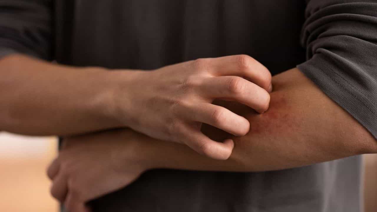 Health Tips: சுட்டெரிக்கும் வெயிலின்போது இந்த அறிகுறிகளா..? இவற்றை ஏன் தவிர்க்கக்கூடாது..?