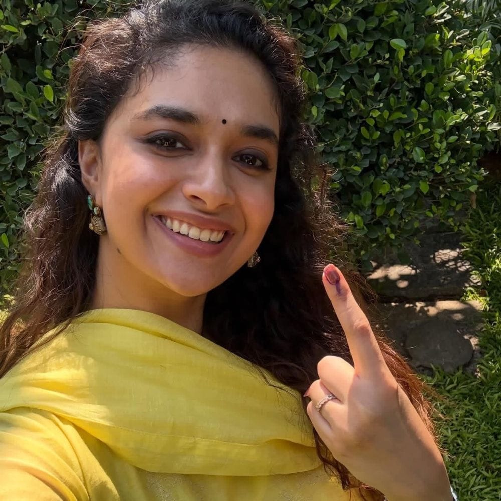 நடிகை கீர்த்தி சுரேஷ் மலையாள நடிகையாக இருந்தாலும், தற்போது முழுமையாக் தமிழகத்தில் குடியேறிவிட்டார். அந்த வகையில் இவர் 2026ம் ஆண்டு சட்டமன்ற தேர்தலில் தனது வாக்கை செலுத்தியுள்ளார். இதை தனது இன்ஸ்டாகிராம் பக்கத்தில் பகிர்ந்து, ரசிகர்கள் மத்தியில் வைரலாகிவருகிறது.