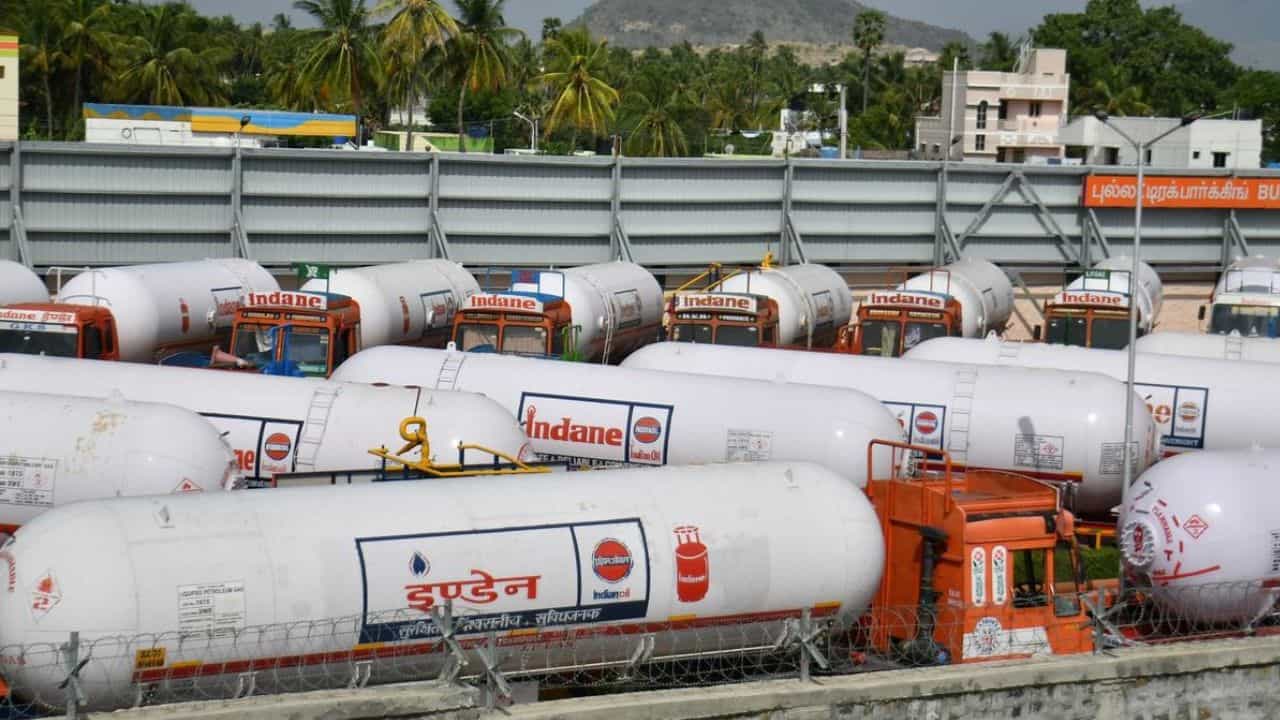 சிலிண்டர் தட்டுப்பாடு இருக்காது.. எல்.பி.ஜி டேங்கர் லாரி வேலை நிறுத்தப்போராட்டம் வாபஸ்..