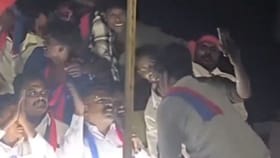 செல்ஃபி எடுக்க முயன்ற தொண்டர்.. கன்னத்தில் அறைந்த விசிக தலைவர் திருமாவளவன்.. அதிர்ச்சி சம்பவம்!...