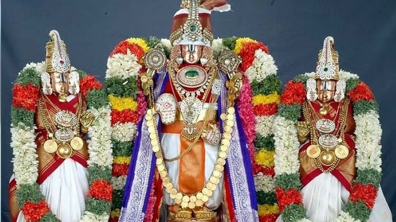 ஒவ்வொரு மாதமும் வரும் திருவோண நட்சத்திரம் மஹாவிஷ்ணுவிற்கு உகந்த நாளாகக் கருதப்படுகிறது. அதிலும் குறிப்பாகச் சனிக்கிழமையுடன் இணைந்து வரும் திருவோண நட்சத்திரம் மிகவும் சக்தி வாய்ந்தது. 2026 ஏப்ரல் 11-ஆம் தேதி (பங்குணி 28) சனிக்கிழமையன்று வரும் இந்தத் திருவோண விரதத்தின் சிறப்புகளை காணலாம். சனி பகவானின் வீடான மகர ராசியில், சந்திரனின் நட்சத்திரமான திருவோணம் வரும்போது, அதனை மஹாவிஷ்ணுவிற்குரிய நாளாகக் கொண்டாடுகிறோம். சனிக்கிழமையுடன் இந்தத் திருவோணம் இணைவதால், சனி தோஷங்கள் விலகி நாராயணனின் பரிபூரண அருள் கிடைக்கும்.