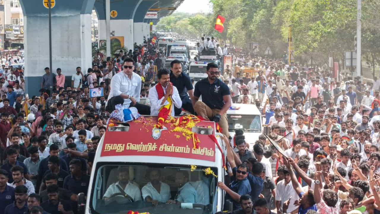 வாக்குறுதிகளை கொடுத்து ஏமாற்ற மாட்டேன்.. விவசாயிகள், நெசவாளர்களுக்கான வாக்குறுதிகளை அறிவித்த விஜய்.. வாக்குறுதிகளை கொடுத்து ஏமாற்ற மாட்டேன்.. விவசாயிகள், நெசவாளர்களுக்கான வாக்குறுதிகளை அறிவித்த விஜய்..