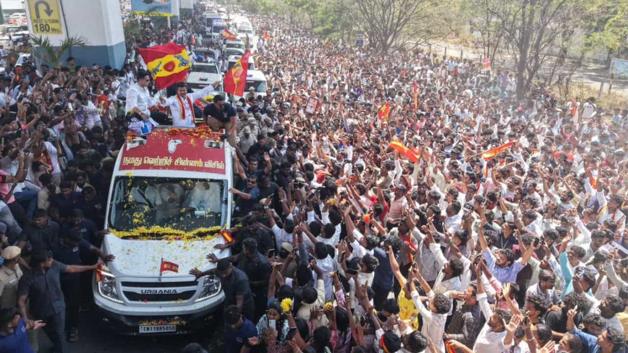 திருப்பூரில் விஜய்யின் பரப்புரை.. அடுத்தடுத்து மயங்கி விழுந்த 14 பேர்..