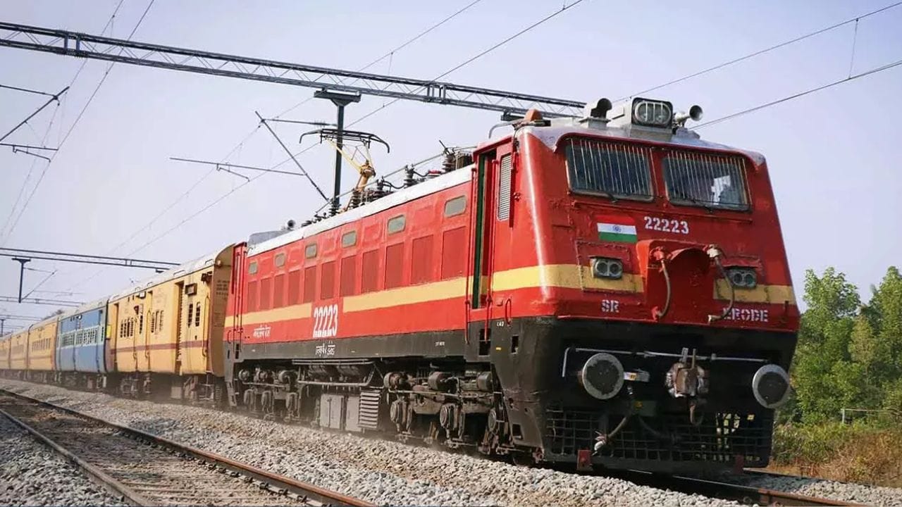 ஒரு ரயில் அதிவேகத்தில் செல்லும்போது அல்லது வளைவுகளில் திரும்பும்போது, ​​அது அதிகப்படியான காற்று அழுத்தத்திற்கும், உடல் ரீதியான அதிர்வுகளுக்கும் உள்ளாகிறது. பொதுப் பெட்டிகள் பெரும்பாலும் அவற்றின் அனுமதிக்கப்பட்ட கொள்ளளவை விட அதிகமான பயணிகளைச் சுமந்து செல்வதால், அவற்றை ரயிலின் நடுப்பகுதியில் வைப்பது ரயிலின் ஒட்டுமொத்த சமநிலைக்கும் உறுதித்தன்மைக்கும் ஆபத்து விளைவிக்கும்.