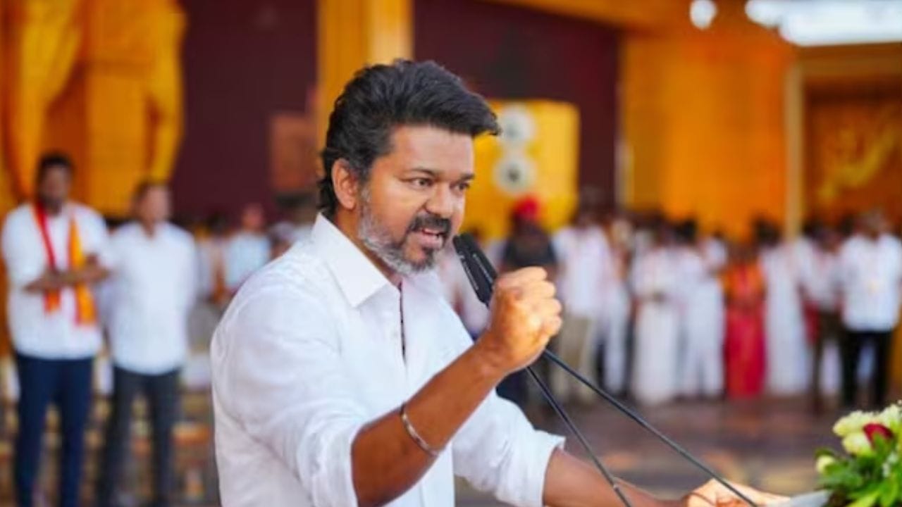தவெக தேர்தல் அறிக்கையை இன்று வெளியிடுகிறார் விஜய்.. இடம்பெறும் முக்கிய அறிவிப்புகள் என்ன?