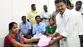 வேட்பு மனுவில் குளறுபடி… பெரம்பூர் தொகுதியில் விஜய்யின் திருத்தப்பட்ட பிரமாண பத்திரம் தாக்கல்!...