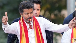 “அரசியல் சூதாடிகளைத் தூக்கி வீசுங்கள்”.. ‘விசில்’ புரட்சிக்கு அழைப்பு விடுத்த விஜய்!