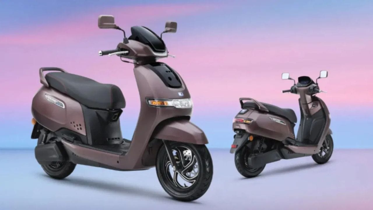 குறிப்பாக கடந்த பிப்ரவரி 2025ல் வெறும் 23,581 யூனிட்டுகளாக இருந்த ஐ-கியூபின் விற்பனை, பிப்ரவரி 2026-இல் 38,054 யூனிட்டுகளாக உயர்ந்திருப்பது தெரியவருகிறது. அதாவது, ஒரே ஆண்டிற்குள் சுமார் 14,473 கூடுதல் ஸ்கூட்டர்கள் விற்பனையாகியுள்ளன. அதன் சிறப்பான அம்சங்களின் துணையுடன், 61.38% என்ற குறிப்பிடத்தக்க வளர்ச்சி விகிதத்தைப் பதிவு செய்துள்ளது. இதன் விளைவாக, நாட்டின் அதிகம் விற்பனையாகும் எலக்ட்ரிக் ஸ்கூட்டர்களின் பட்டியலில் இது முதலிடத்தைப் பிடித்துள்ளது.