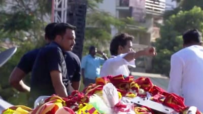 நெசவாளர்களுக்கும் ரூ. 10 லட்சம் காப்பீடு.. தவெக தலைவர் விஜய்