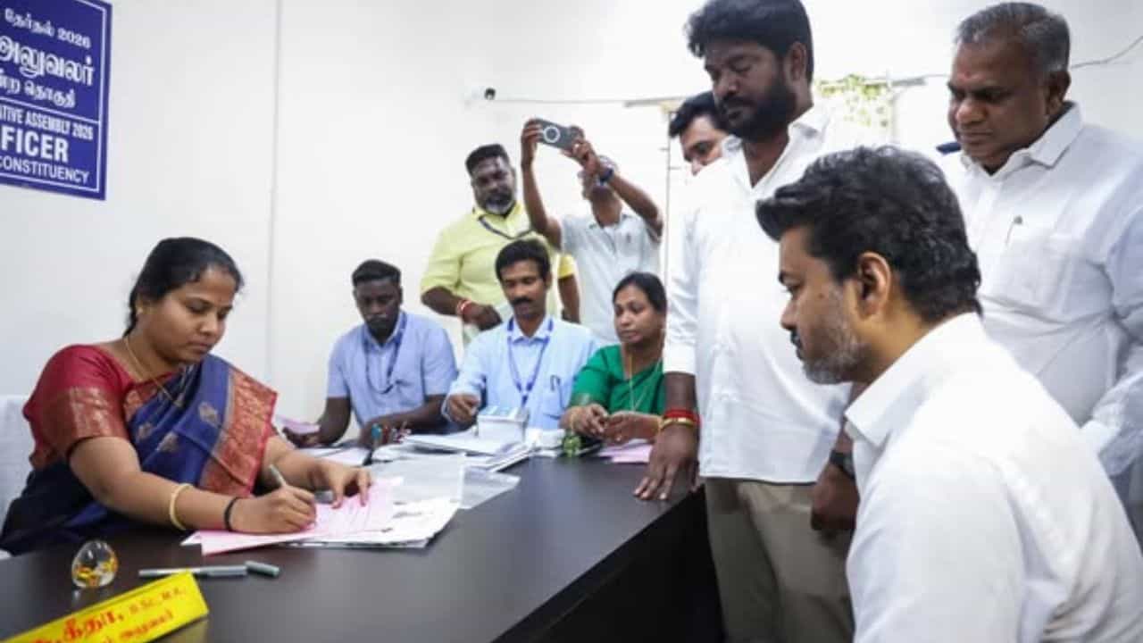 விஜய்க்கு வந்த புதிய சிக்கல்... பெரம்பூரில் வேட்புமனு நிராகரிக்க வாய்ப்பு? என்ன காரணம்!