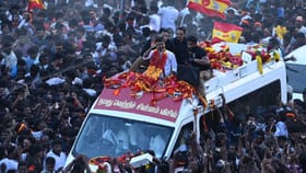 காரைக்குடியில் இன்று விஜய் பரப்புரை.. 37 நிபந்தனைகள்.. மரங்களுக்கு  இரும்புத் தகடு அமைத்து பாதுகாப்பு.....