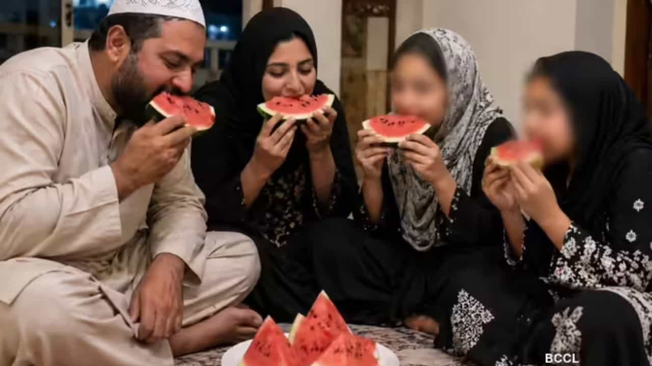 எமனாக மாறிய தர்பூசணி பழம்? மும்பையில் ஒரே குடும்பத்தை சேர்ந்த 4 பேர் பலியான சோகம்.. பின்னணி என்ன!