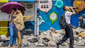 சுட்டெரிக்கும் சூரியன்.. 105 டிகிரி ஃபாரன்ஹீட் கடந்து பதிவாகும் வெப்பநிலை.. வானிலை கொடுத்த எச்சரிக்கை.....